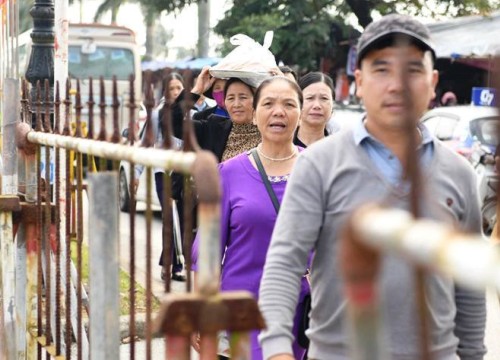 Hàng vạn khách tới lễ Khai ấn đền Trần nên đi theo đường nào?