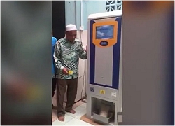 Malaysia ra mắt cây &#8220;ATM rút ra gạo&#8221; đầu tiên để giúp đỡ người nghèo