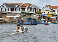 Quảng Ngãi: Tàu cá nghênh ngang neo đậu giữa luồng cảng Sa Kỳ