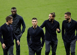 Ronaldo cùng dàn sao Juve mặc vest &#8220;cool ngầu&#8221;, thăm thú SVĐ đối thủ để chuẩn bị cho đại chiến