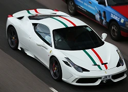 Siêu xe Ferrari 458 Speciale &#8220;ngửa bụng&#8221; sau tai nạn trên đường phố Hồng Kông