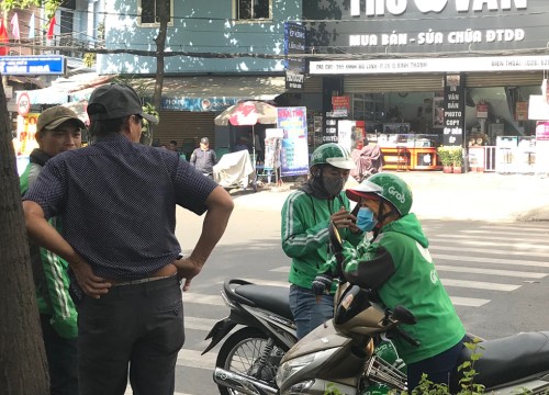 Tài xế mang áo Grab 'chặt chém' khách hàng Sài Gòn sau Tết