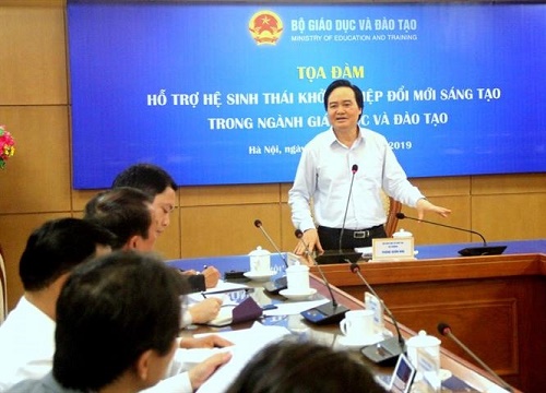 Bố mẹ mong con học giỏi, có tấm bằng đại học rồi cũng chỉ đi làm thuê