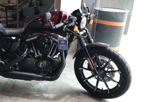 Đại gia Minh Nhựa tậu thêm Harley-Davidson Iron 883 Cafe Racer phiên bản giới hạn vào bộ sưu tập