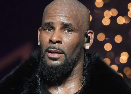 R. Kelly bị truy tố 10 tội về lạm dụng tình dục sau khi lộ 2 băng nhạy cảm