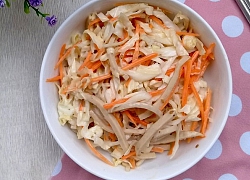 Salad bắp cải trộn sốt mè rang ngậy thơm cho bữa sáng gọn nhẹ