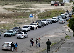 Venezuela đóng cửa biên giới, phe đối lập cố gắng 'xuyên thủng'