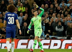 Dân mạng đua nhau chế ảnh pha "bật thầy" kinh điển của thủ môn Chelsea