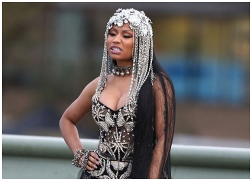 Gặp sự cố không thể cứu trên sân khấu, Nicki Minaj đã xử lý khéo léo khiến fan cảm động!