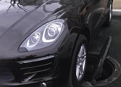 Nắp cổng nổ tung làm hỏng gầm Porsche Cayenne, gây thiệt hại hơn 100 triệu đồng