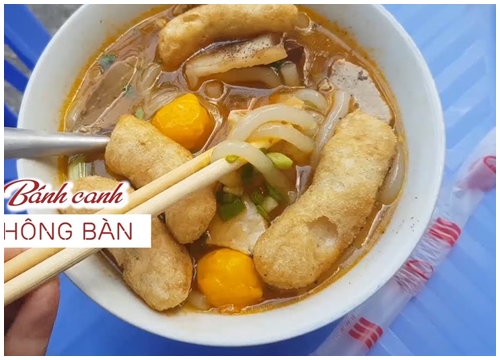 Quán bánh canh vỉa hè không bàn, chỉ bán giờ thiêng ở Sài Gòn