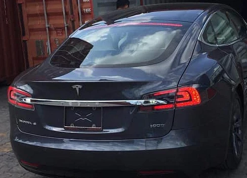 Sedan nhanh nhất thế giới Tesla Model S 100D đầu tiên cập bến Việt Nam