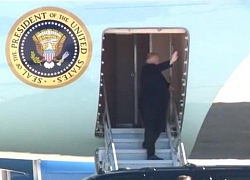 Tổng thống Mỹ Donald Trump lên chuyên cơ Air Force One tới Việt Nam