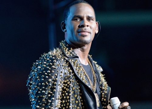 Tưởng R. Kelly đã bị bắt vì "lạm dụng thân xác" loạt trẻ vị thành niên, tòa án lại mới đưa ra phán quyết gây phẫn nộ