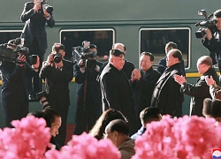 Video: Người Triều Tiên tiễn ông Kim Jong Un lên tàu đến Việt Nam