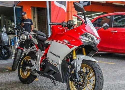 Cận cảnh môtô đẹp như "quỷ đỏ" Ducati giá chỉ 55,8 triệu đồng