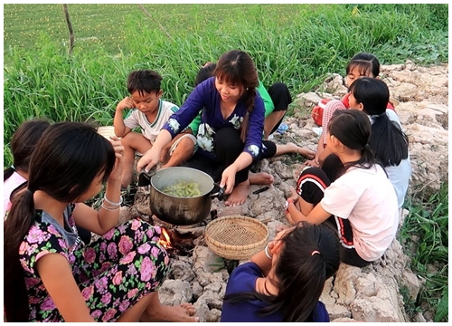 Chiều mát ra bờ đê luộc Đậu Hòa Lan ăn rất ngon lành