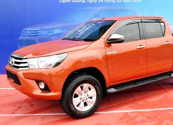 Thêm xe Toyota Hilux được trao tới các tỉnh phía Bắc