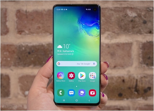 Galaxy 10/S10+ bán ra đã có sẵn miếng dán màn hình