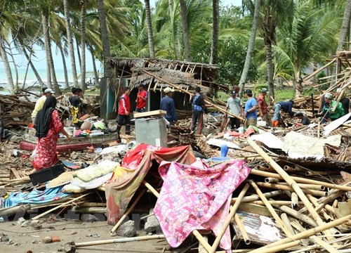 Indonesia: Hàng trăm tòa nhà bị hư hại do động đất ở Tây Sumatra