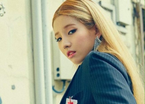 Netizen Hàn 'nổi điên' khi phát hiện Soyeon của (G)I-DLE dùng hàng lậu