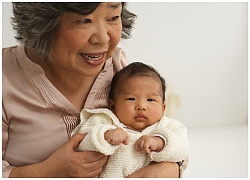 Tan làm, vợ chồng tôi hốt hoảng khi thấy hai bà cháu mất tích nhưng biết nguyên nhân thì đúng là cười ra nước mắt