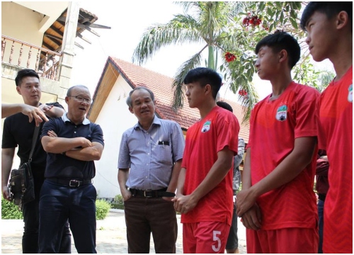 Thầy Park nói với lứa đàn em Công Phượng: "Hãy mơ World Cup!"