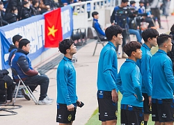 Bức ảnh ý nghĩa: Công Phượng khát khao ra sân tại K.League Classic, phía sau anh là lá cờ Việt Nam