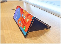 Cận cảnh Huawei Mate X màn hình gập giá trên 60 triệu đồng tại Việt Nam