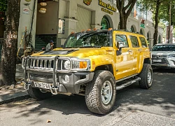 Cận cảnh "khủng long" Hummer H3 màu vàng hiếm lạ trên phố Sài thành