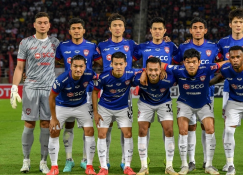 CĐV Muangthong đòi thay HLV của Văn Lâm sau 2 trận thua