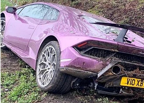 Lái Lamborghini Huracan lao xuống mương, triệu phú vứt xe lại, về ngủ rồi sáng dậy tính tiếp