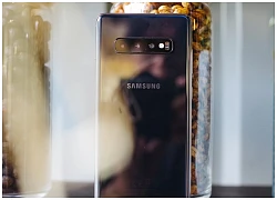 Mở hộp Galaxy S10+ chính thức tại Việt Nam: Thiết kế cực đẹp, 3 camera sau, cảm biến vân tay dưới màn hình