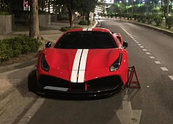 Siêu xe Ferrari 488 GTB SVR độc nhất Việt Nam bị khoá bánh xe tại gần toà nhà cao nhất Việt Nam