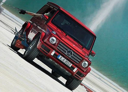 Thót tim xem Mercedes G-Class 2019 đi nghiêng như muốn lật nhào