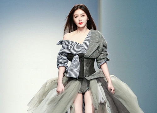 Không kém cạnh người mẫu, "Phú Sát Hoàng hậu" Tần Lam trổ tài catwalk đỉnh cao trên sàn diễn thời trang