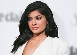 Là tỉ phú tự thân trẻ nhất thế giới, Kylie Jenner lại thừa nhận thành công không phải vì một tay mình gây dựng