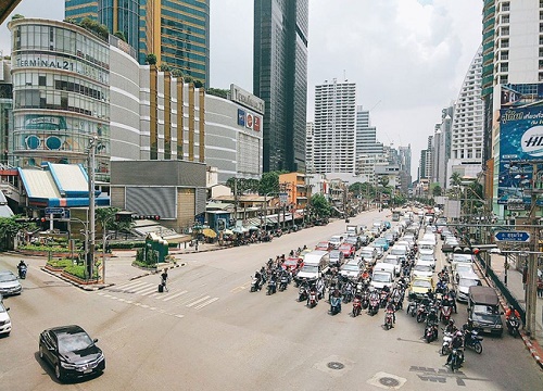 Trải nghiệm nhớ đời của cô gái để lạc mất bố giữa biển người Bangkok khi đưa gia đình sang Thái du lịch lần đầu tiên