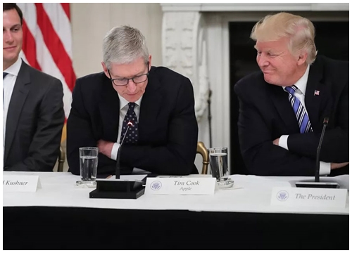 Bất ngờ khi ông Trump gọi CEO của Apple là "Tim Apple"