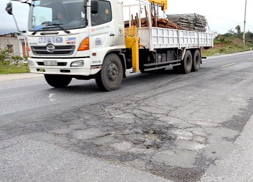 Bẫy ổ gà trên tuyến tránh thị xã Kỳ Anh