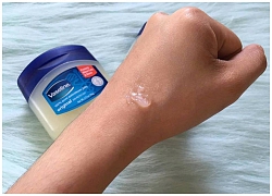 Là phụ nữ nhất định phải biết hết 9 tác dụng của Vaseline đối với da và tóc để tiết kiệm cả đống tiền chi cho mỹ phẩm hàng hiệu