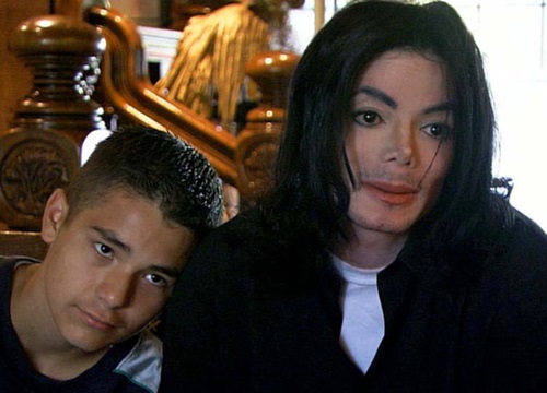 "Leaving Neverland" - Lời cáo buộc vô căn cứ hay cú tát thẳng vào di sản của Michael Jackson?