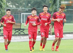 Sau trận Derby thủ đô, các cầu thủ của Viettel và Hà Nội FC cùng nhau cười đùa trên sân tập của U23 Việt Nam