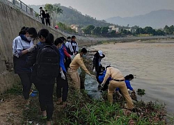 Sơn La: Thanh niên cùng nhau ra dòng sông Mã vớt rác