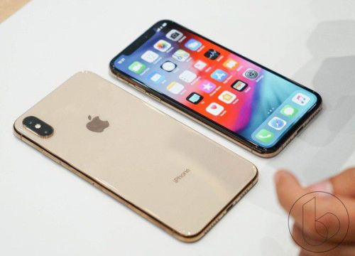 VIDEO: Nam thanh niên liều lĩnh cướp iPhone XS Max trong cửa hàng