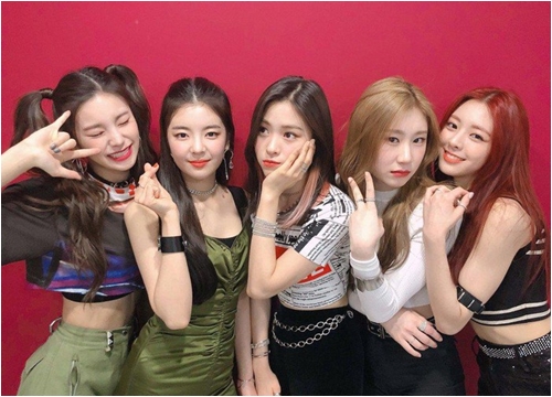 ITZY đạt TRIPLE CROWN đầu tiên khi mới debut tròn 26 ngày, vượt trội hơn TWICE thời vừa ra mắt