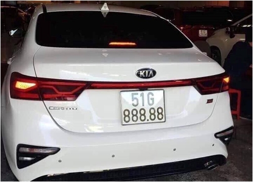 Kia Cerato 2019 đeo biển ngũ quý 8 giá hơn 3 tỷ đồng