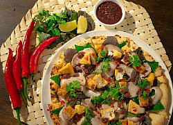 Pizza bún đậu kỳ quái 'cháy hàng' chỉ sau vài ngày ra mắt