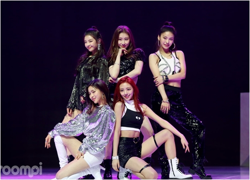 Bài debut bị chê tơi tả nhưng ITZY sở hữu "vũ khí bí mật" gì lật ngược "thế cờ", đập tan kỉ lục kéo dài 22 năm của Kpop?