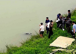 Thi thể nam thanh niên trôi trên sông Chu